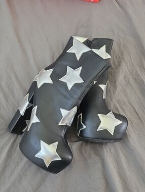 Black Star Appliqué Platform Ankle Boots
